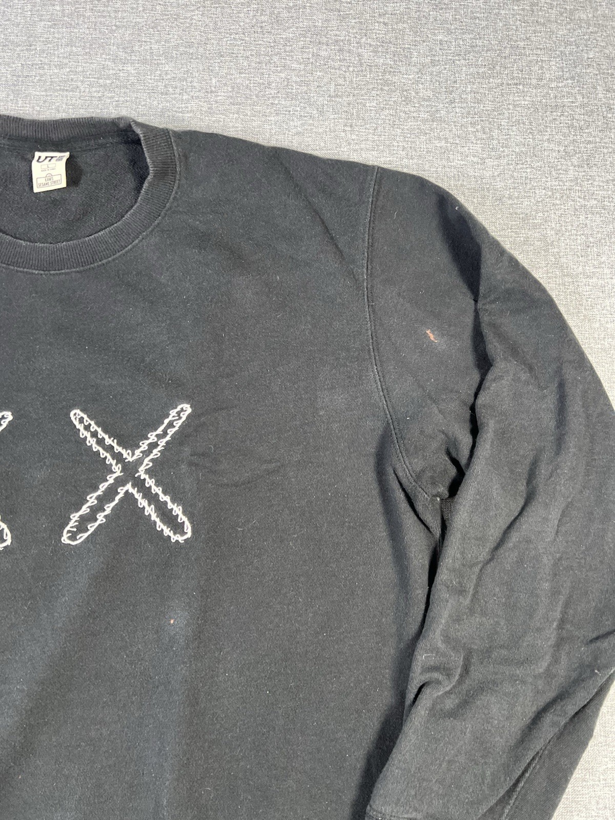 Uniqlo x Kaws Sesame Street Sweater Mens Large Black Street Wear Crew Neck thumbnail 5