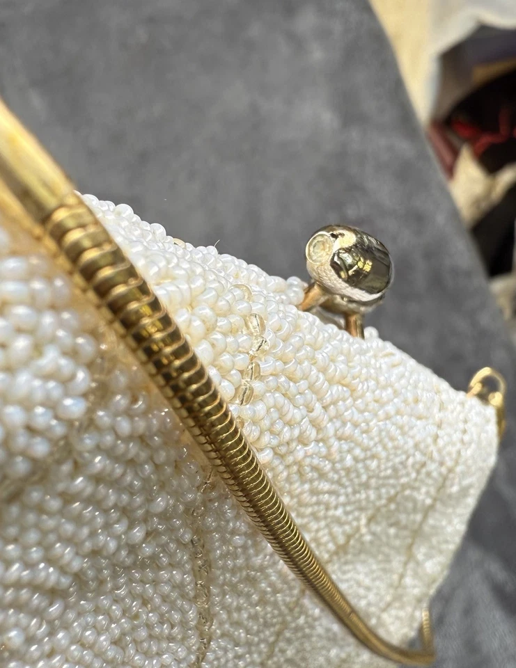 Vtg Sharonee Beaded Handbag White & Pastel Flowers Rhinestone Kiss Lock 1960s - Image 3 of 4