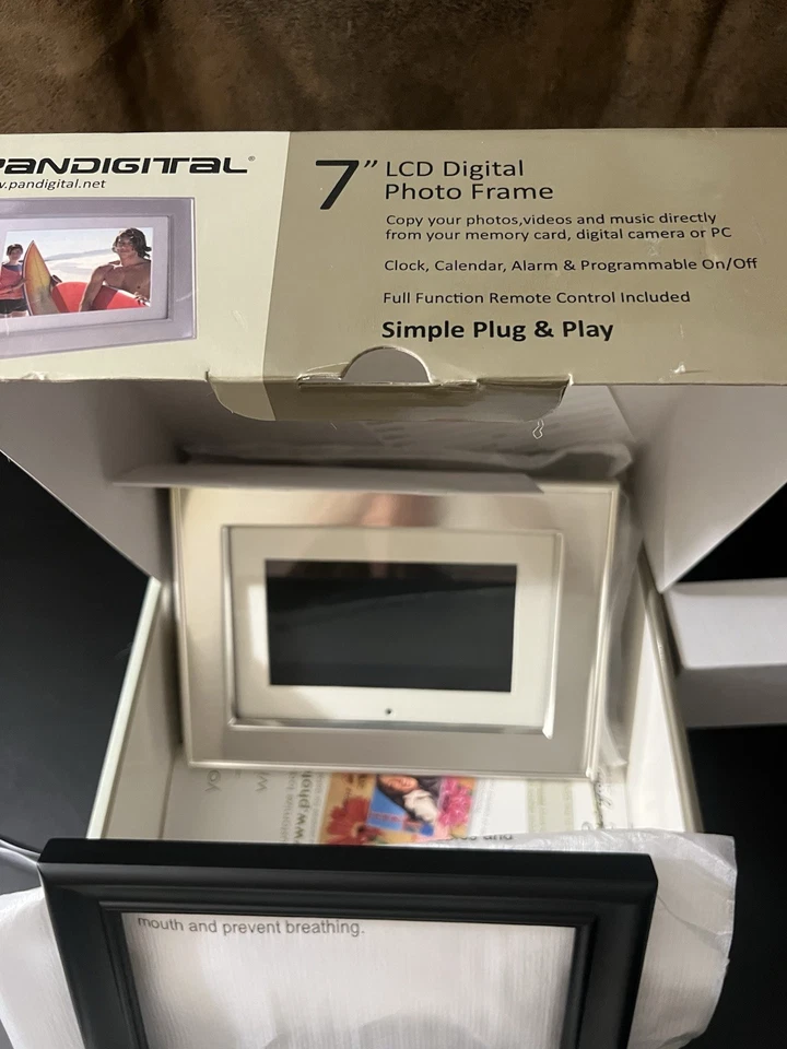 PanDigital 7 Inch Lcd Photo Frame Never Been Used In The Box - Image 2 of 4