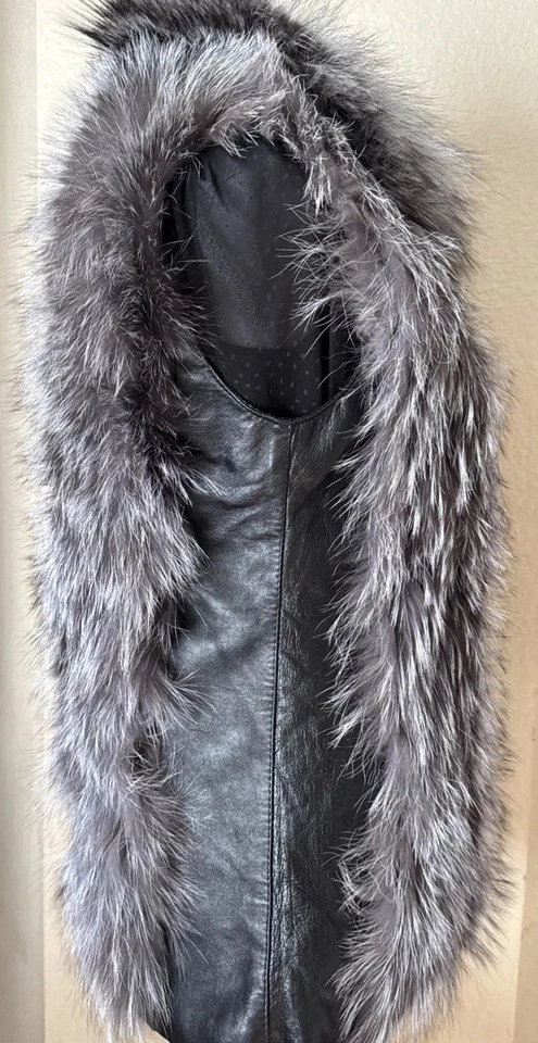 Chaleco de piel de zorro plateado genuino. Ligero. Cuero. S/M (18 1/2” Busto) 2 bolsillos. Foto 3 de 4