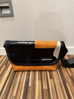 Freitag Hawaii Messenger Tasche unisex schwarz orange LKW Plane TOP