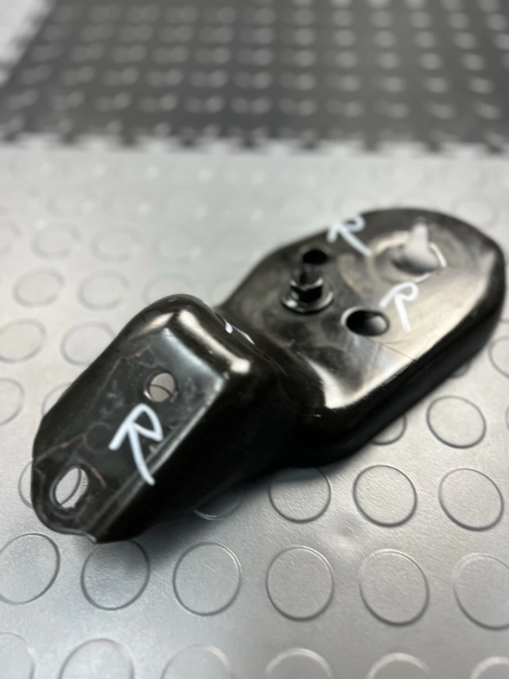 2017-2021 FORD MUSTANG GT FRONT RIGHT SIDE SUBFRAME SUPPORT MOUNT BRACKET OEM - Image 3 of 4