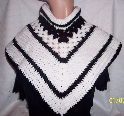 PONCHO GIRL BLACK-WHITE: SOFT WARM - UNIQUE HANDMADE  -  2-4 YEARS