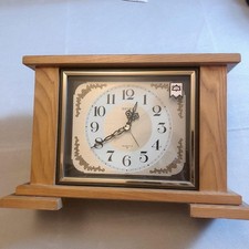 SEIKO Vintage Holzrahmen Tischuhr Gold Zifferblatt Quadratisches Modell Unget...