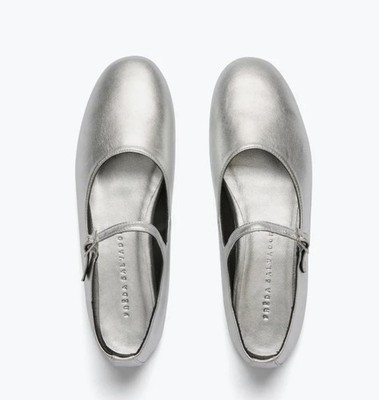 Freda Salvador NIB Aubrey Maryjane Flats Silver Metallic Leather Sz 7