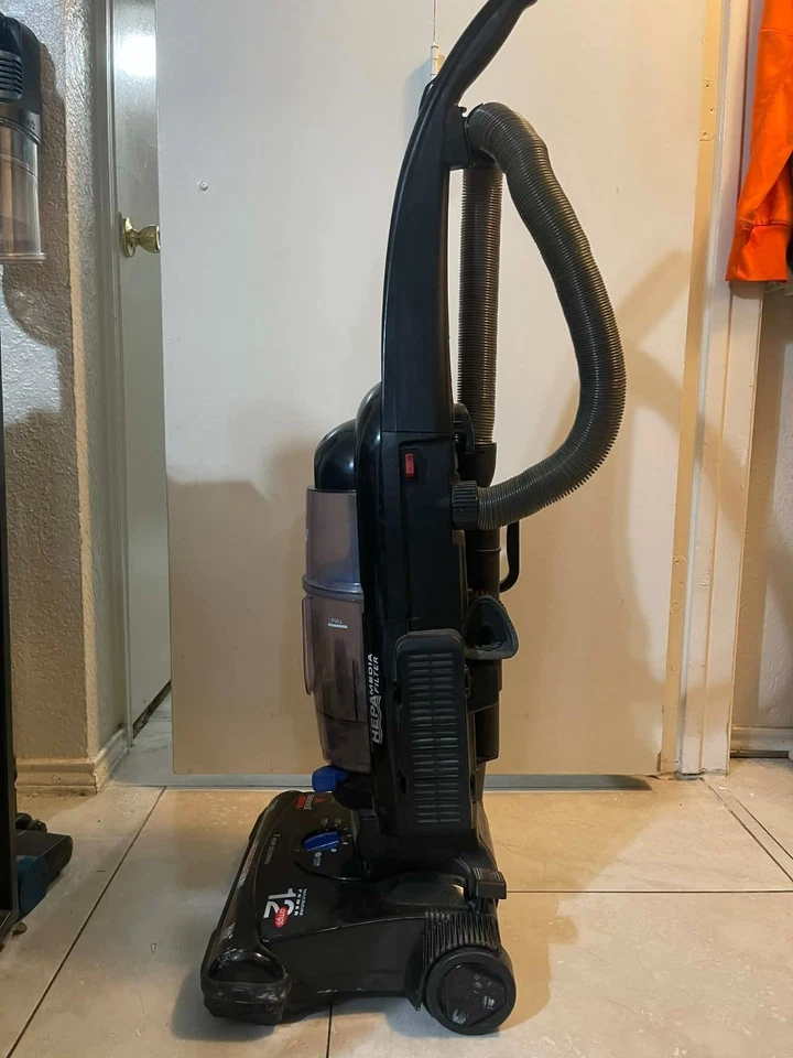 Bissell Vacuum Cleaner Model 3576-H – Powerful Deep Cleaning – Used & Fully Test - Image 3 of 4