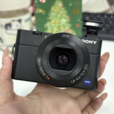 SONY Cyber-Shot DSC-RX100 20.2 MP Digital Camera Zeiss 28-100mm F1.8-4.9 lens