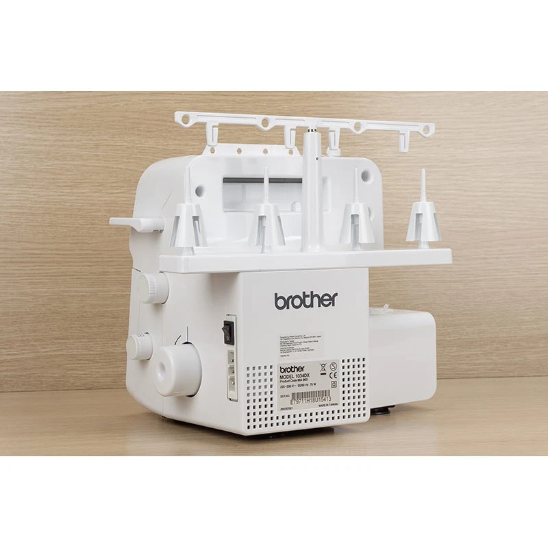 Brother 1034 DX 4 Faden Overlock Nähmaschine mit Differentialtransport, Rollsaum - Bild 4 von 4