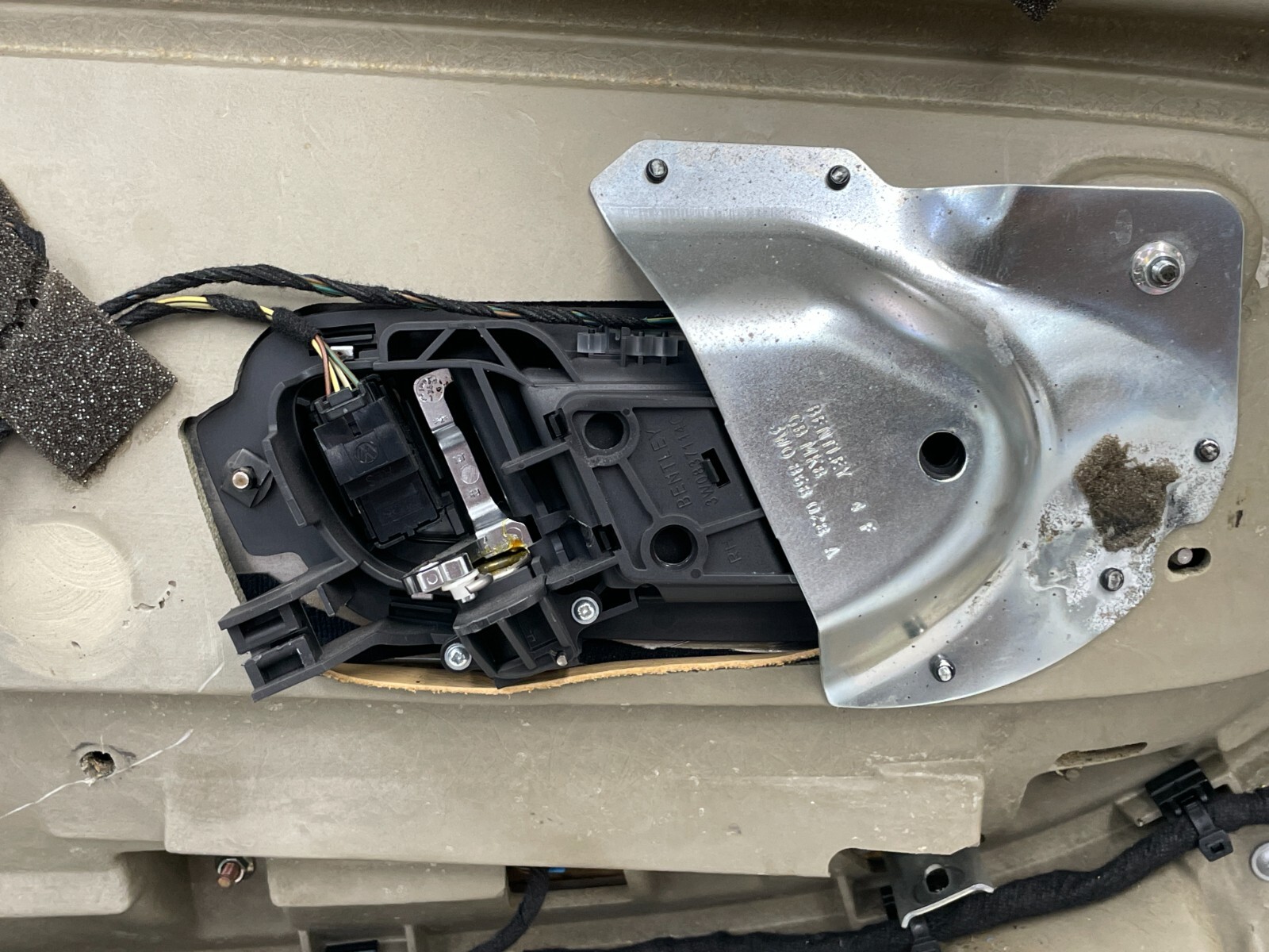 2003-2007 Bentley Continental GT Front Right Interior Door Cover Panel 1577 OEM