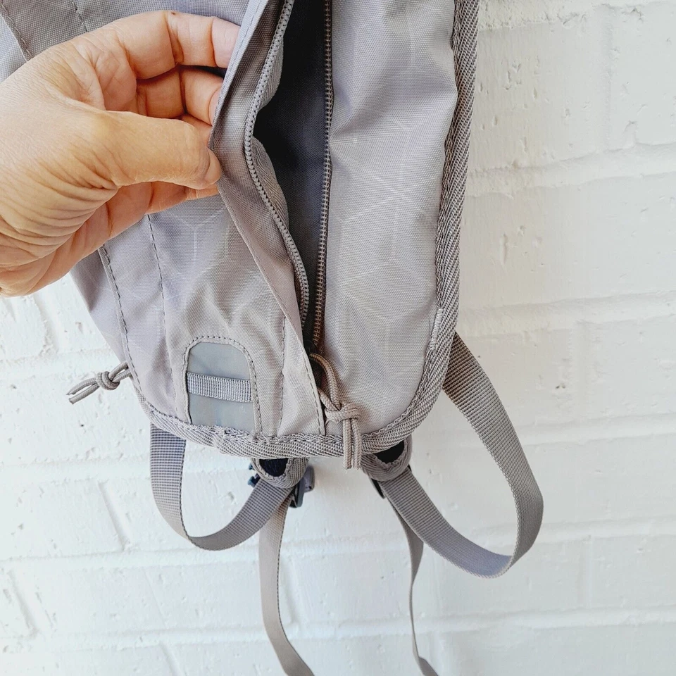 Ozark Trail 2L Hydration Backpack Hiking Sports Running Walking - Image 4 of 4