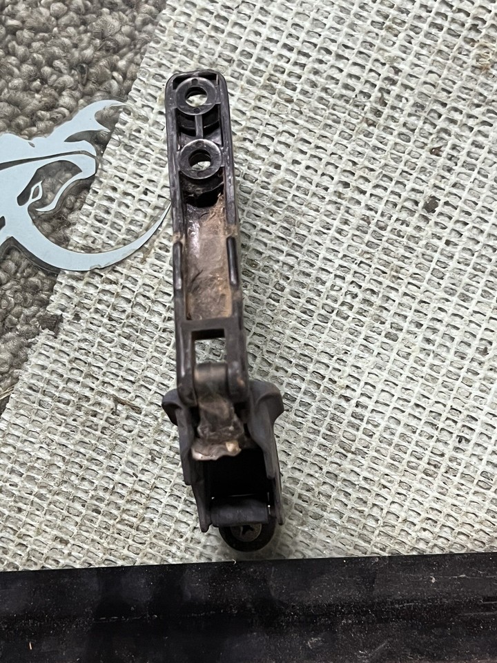 EXTERIOR REAR QUARTER (1/4) MOULD SCREWS And CLIPS For VL