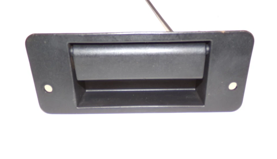 Cierre de cable manija puerta granero trasero Ford Excursion 00-05  Foto 3 de 3