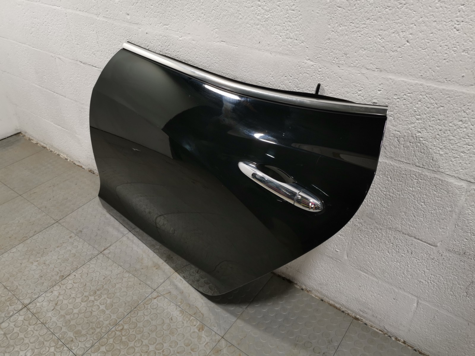 Maserati Ghibli RWD 2017 3.0 L Auto Rear Left Driver Side Door Shell Black Color