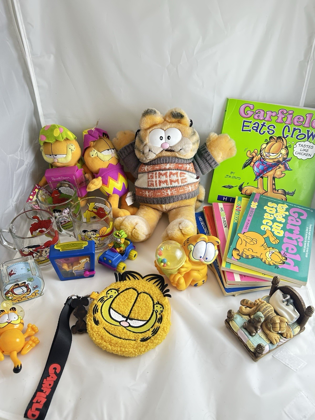 Garfield Vintage lot, plushies, Mugs, Danbury Mint, Mugs, Books, Pvc Figures