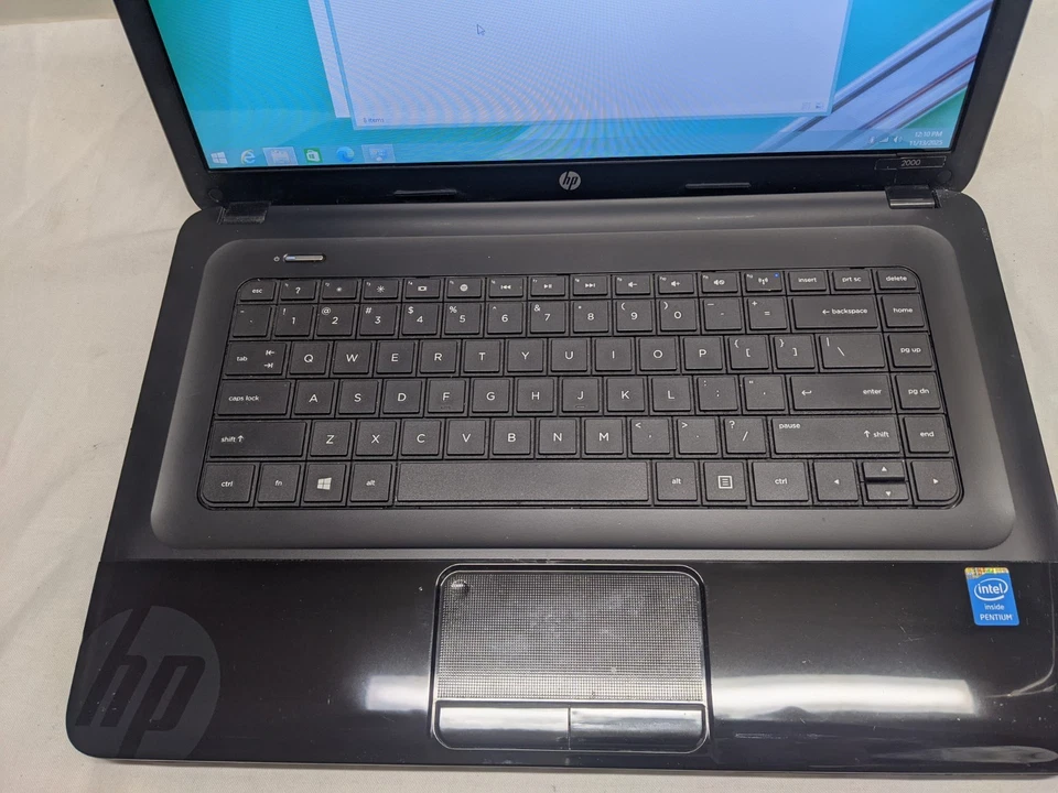 HP 2000-2d24DX 15.6" - Pentium 2030M, 8GB Ram, 320GB HD, Windows 8.1 - Image 2 of 4