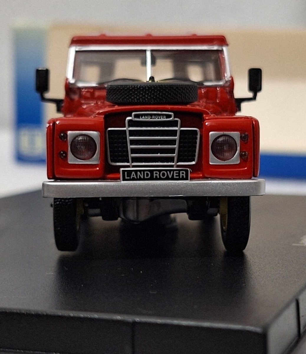 8) Land Rover Serie III 88 Station Wagon Red 1:43 Universal