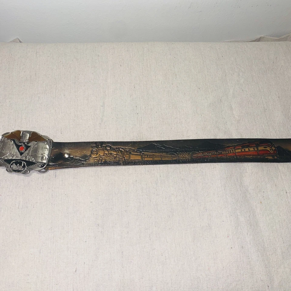 Vintage 1995 Bergamot Leather Embossed Train Belt Colored Railroad Buckle - Imagem 4 de 4
