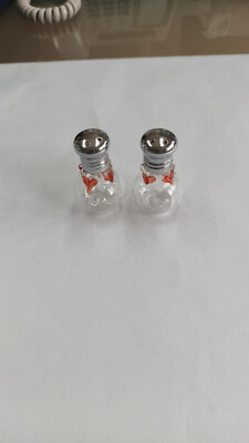 Glass Act Salt & Pepper shakers. Einzigartiges Design. Handgefertigt. Brandneu