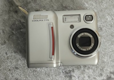 Nikon Coolpix E775  Digitalkamera