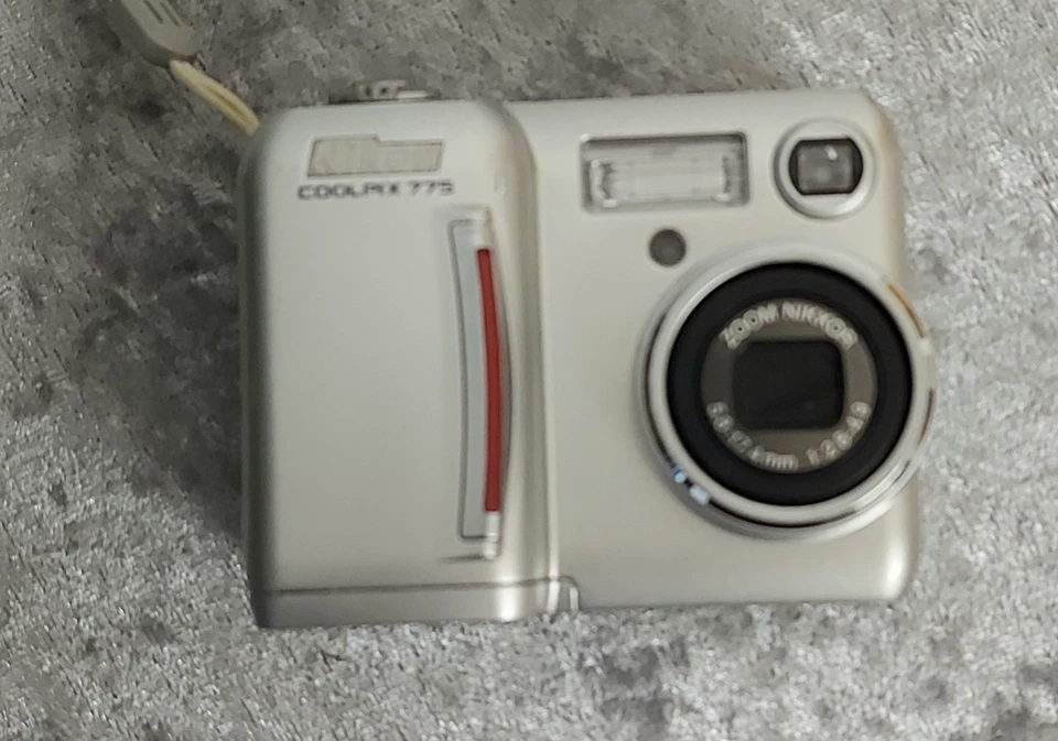 Nikon Coolpix E775 Digitalkamera
