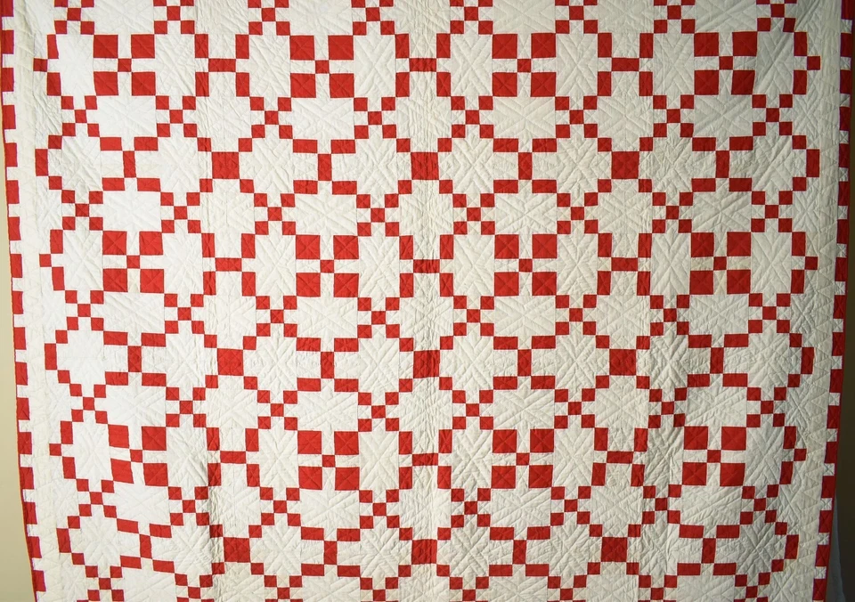 Large Vintage 20's Red & White Burgoyne Surrounded Antique Quilt ~Nice Quilting! - Image 2 of 4