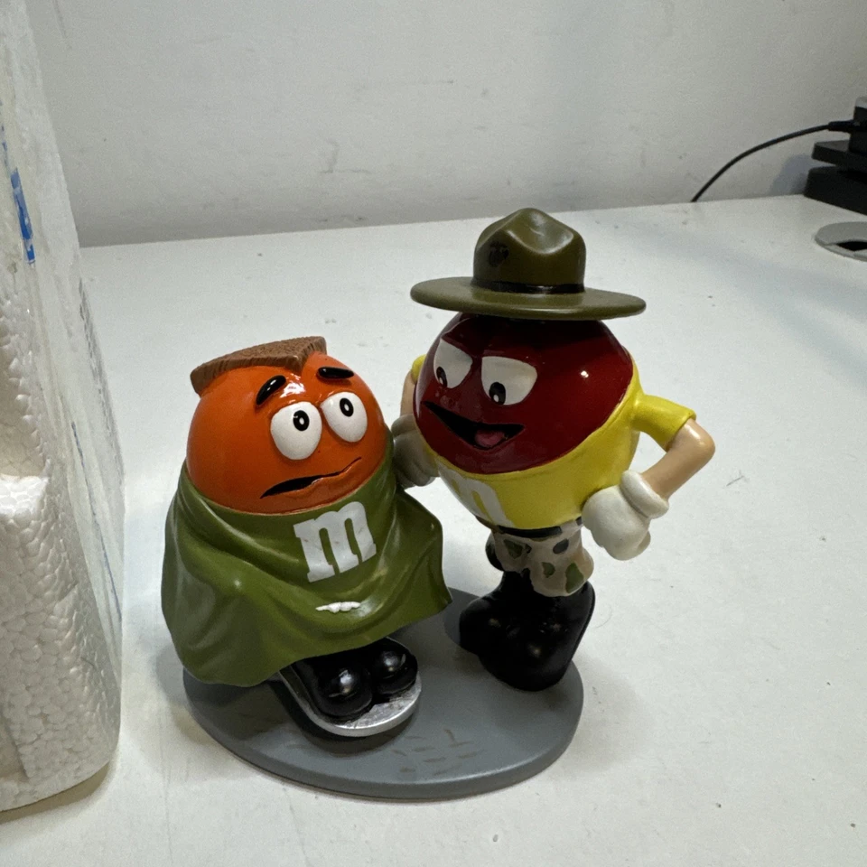 M&M’s “A Little Off The Top” The Hamilton Collection Salute U.S.M.C. NIB W/ COA - Image 2 of 4