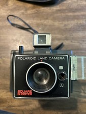 U  Vintage 1970s Polaroid Land Camera Square Shooter Cold Clip 203, Great Camera