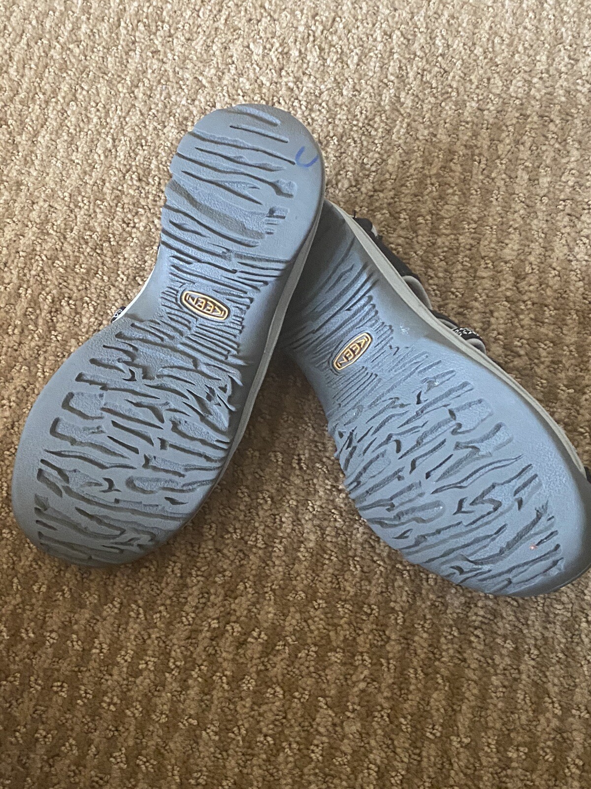 Sandali da donna neri KEEN Newport taglia 6 EUC