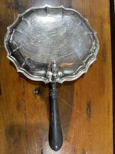 VINTAGE CHIPPENDALE  SILVER PLATED SILENT BUTLER CRUMB CATCHER WITH THUMB LID