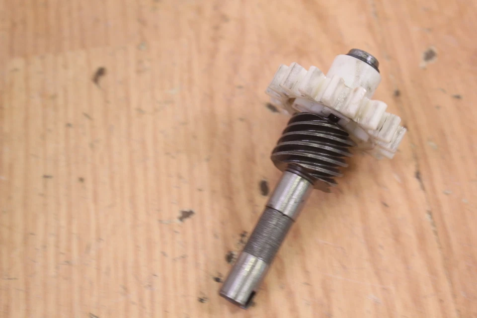 Honda MT125 1976 bomba de aceite y eje de transmisión Foto 3 de 4