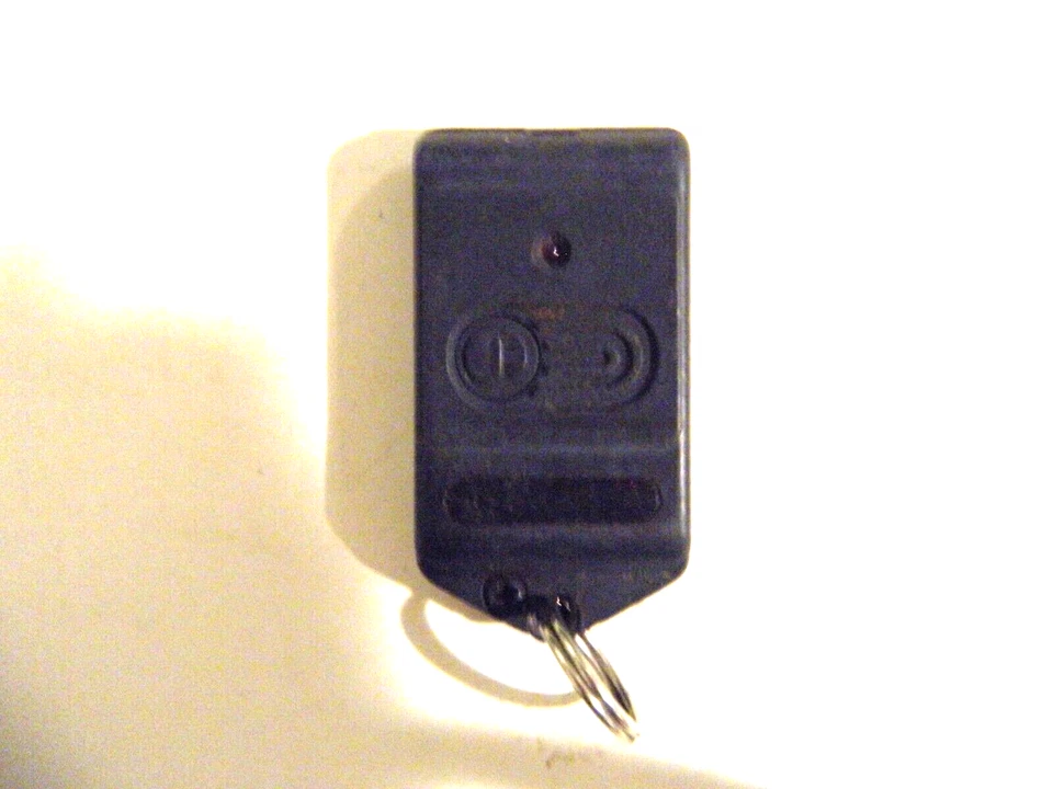 LLAVERO CLICKER REMOTO ENTRADA GUERRERO DE REMCOR FC75DVXR22 Foto 3 de 4