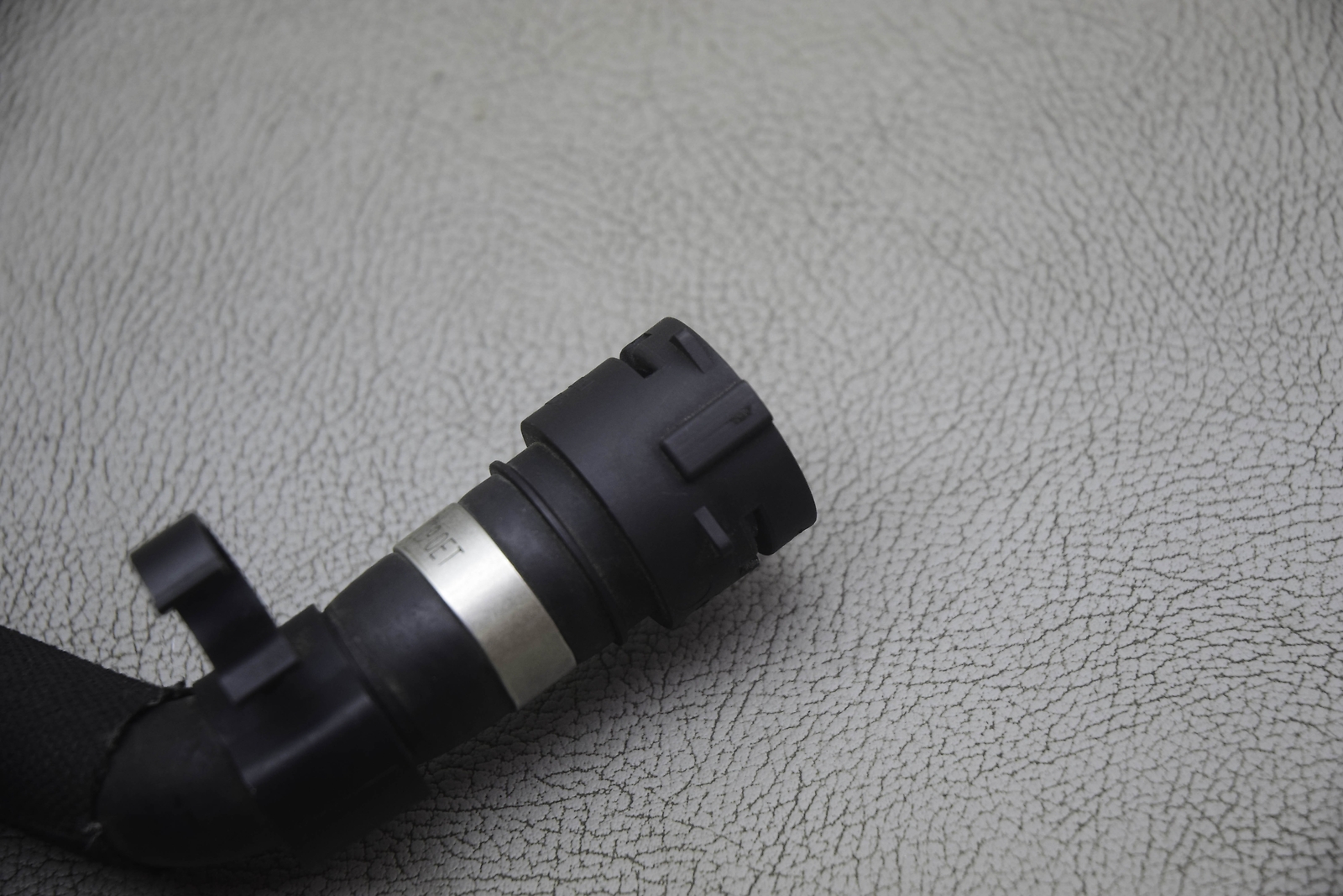 AUDI A4 B8 Heating Matrix Valve With Pipes OEM 1J0819809 8K1819376 
