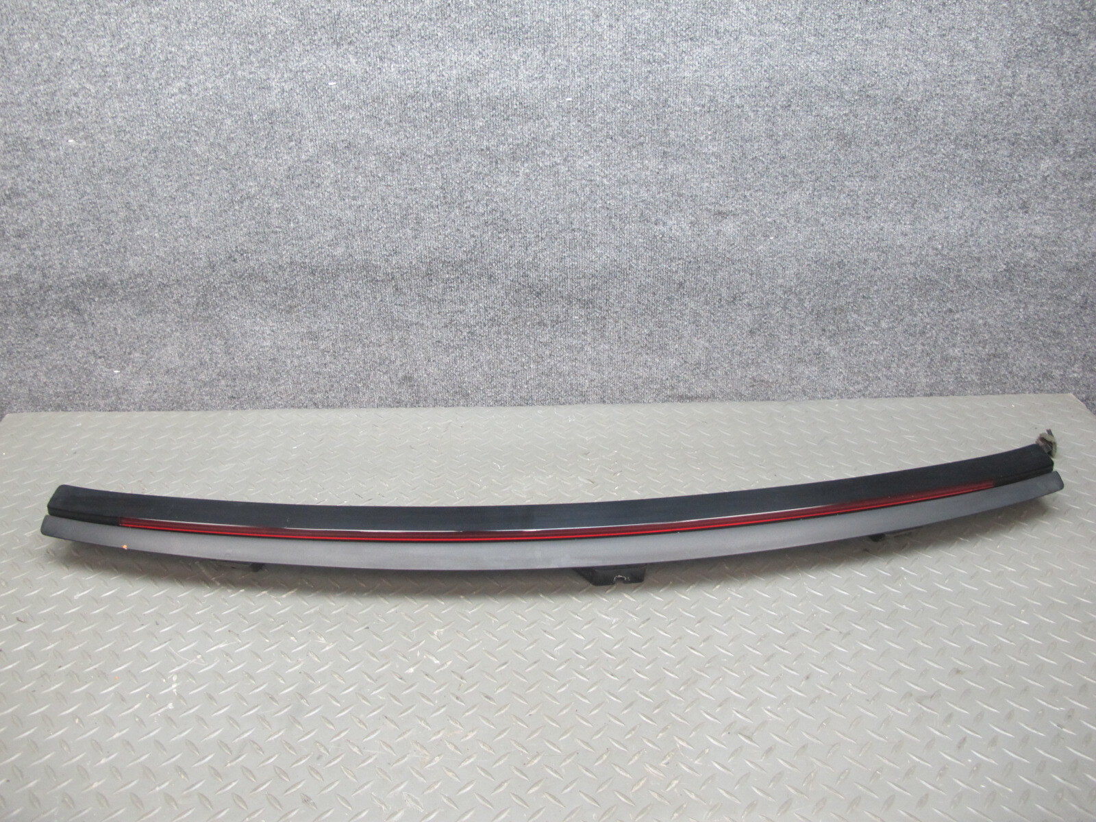 2006-2012 BENTLEY FLYING SPUR REAR CENTER 3RD BRAKE STOP LIGHT LAMP