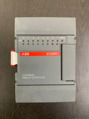 NEU ABB XO08R1-B4.0 24VDC 8 RELAIS AUSGANG ERWEITERUNGSMODUL KOSTENLOSER SCHN...