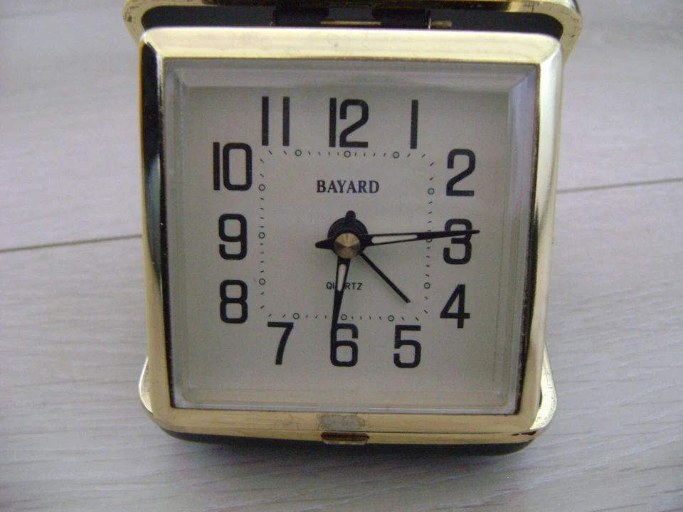 Réveil de voyage Bayard en résine noire dorée travel alarm clock ancien vintage - Photo 2/4