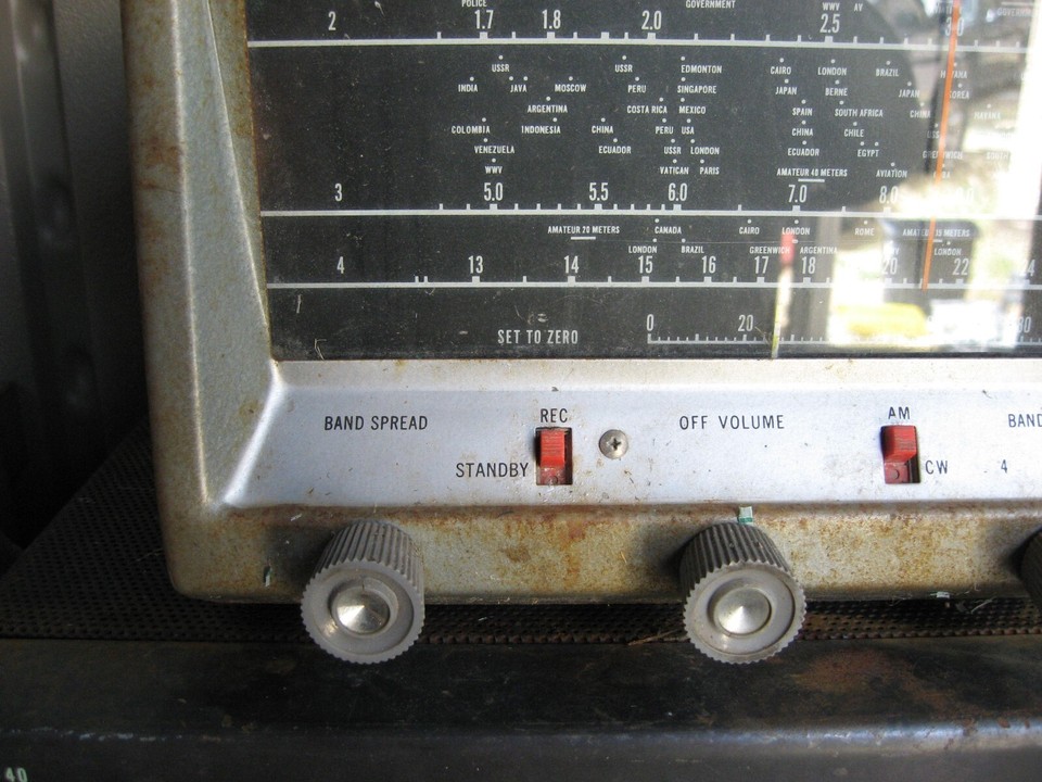 Receptor de onda corta Hallicrafters S-38 – Museo de Telecomunicaciones