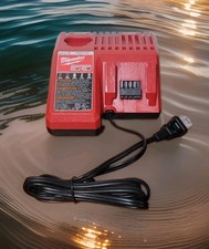 MILWAUKEE LITHIUM ION CHARGER  Model 48-59-1812 18V/12V  -M12 / M18 TESTED