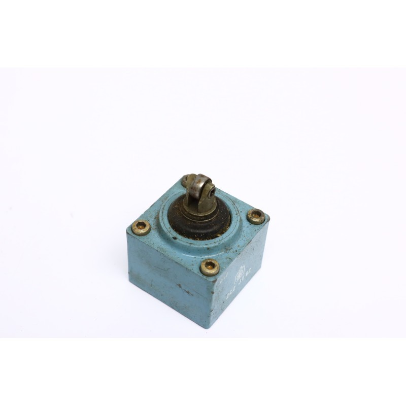 1Pcs Telemecanique Limit Switch Head ZC2 JE65 Open Box (B11)