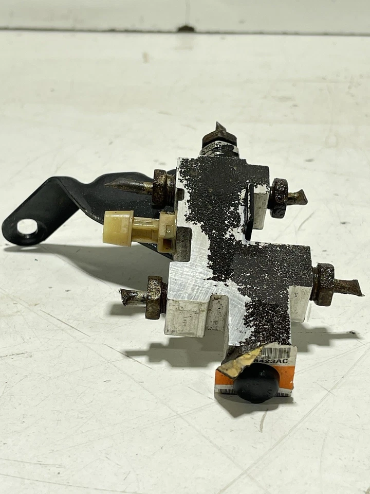 Válvula dosificadora de peine de freno con SOPORTE 52128423AC 97-06 Jeep TJ Wrangler OEM Foto 3 de 4