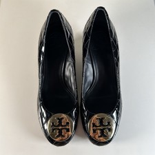 Tory Burch Quinn Quilted Patent Leather Wedge Pumps Black Gold Logo 7.5 M