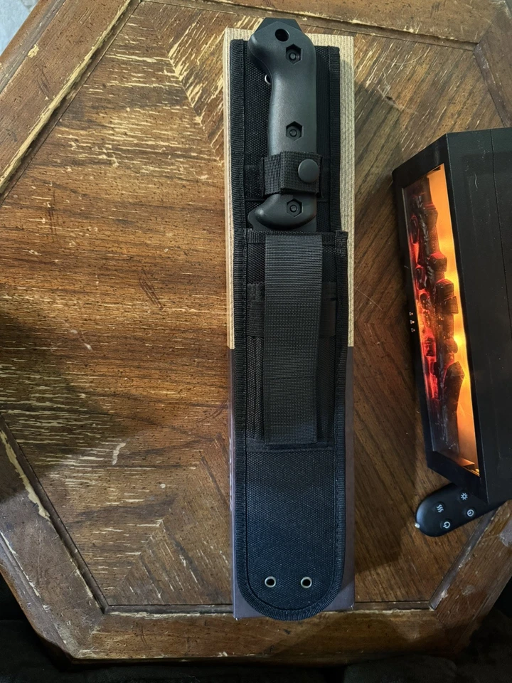 Cuchillo Bowie de Combate KA-BAR Becker BK9 | Hoja Full Tang de 9,25" con Funda Negra EE. UU. Foto 2 de 3
