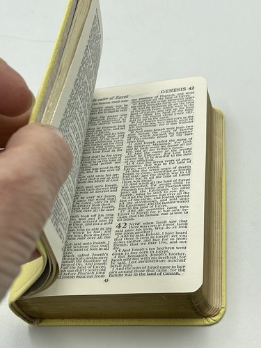 Collins Bridesmaid's Bible Yellow Leatheroid Gold Edges & Ribbon Marker In Box - Picture 10 of 15