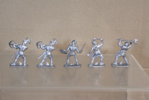 TIMPO BRITAINS SWOPPETS MOUNTED CRUSADER KNIGHTS & SOLDIERS ATTACKING om - Picture 9 of 23