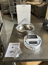 Cardinal Detecto SCS30 30 lb Solar Power Hanging Scale Legal for Trade Grocery A