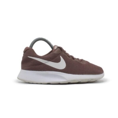 Nike Tanjun Fashionable and Running Shoe Elevate Your Run with Style US:7.5