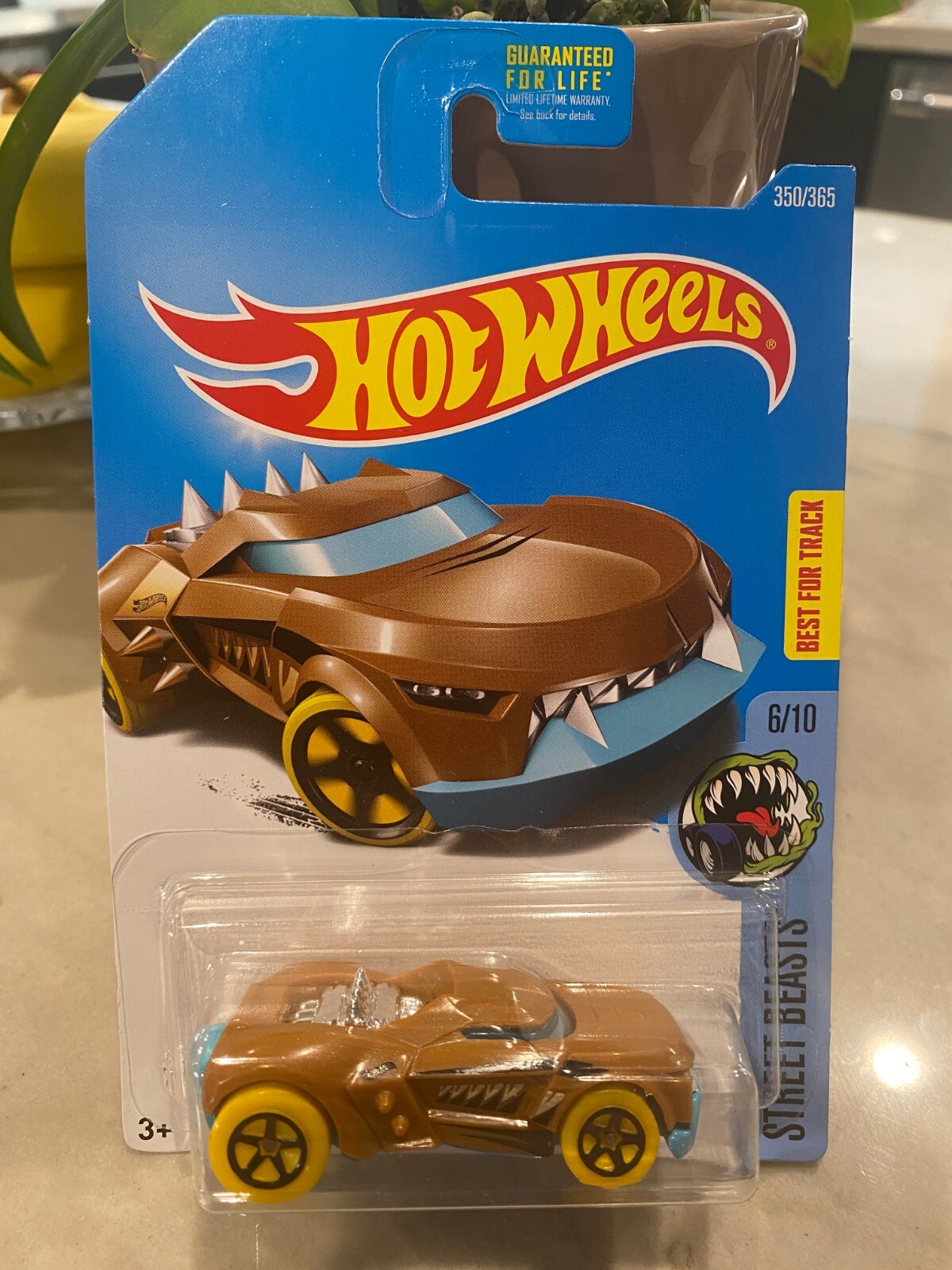 HOT WHEELS 2017 STREET BEASTS - GROWLER #350 - BROWN/YELLOW WHEELS
