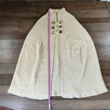 VTG Handmade Crochet Knit Cape Women's Cream Poncho Toggle Buttons Pockets 6918