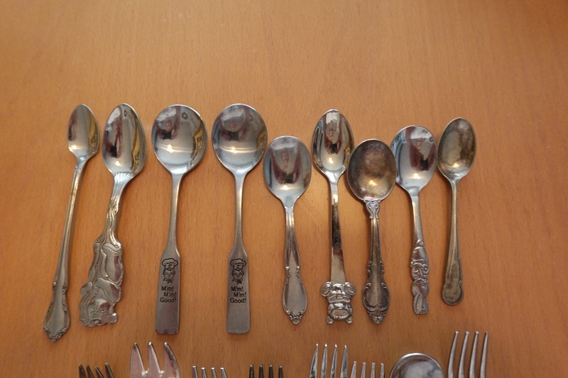 Lot 11 baby spoons & youth sets - stainless steel & silverplate