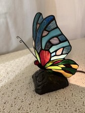 Vintage Quoizel Tiffany Style Butterfly Accent Lamp Stained Glass Nightlight 9