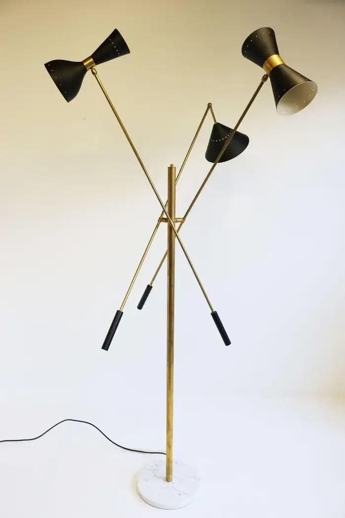 Lampada da terra stile Stilnovo in ottone grezzo Mid-Century 1950 con base in... foto 3